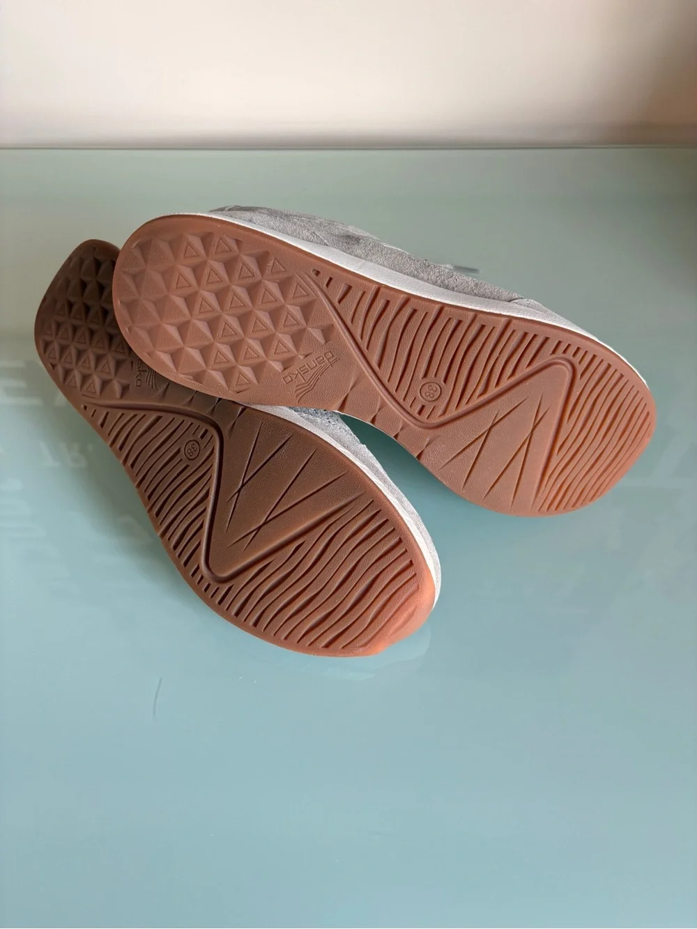 Dansko catie/Gray Suede Lace-Up Sneakers